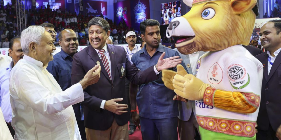 "Nitish Kumar Walks Off Stage as National Anthem Plays!"