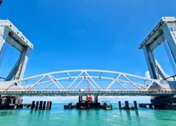 PM Modi set to launch India’s first vertical lift sea bridge. All you need to know about it