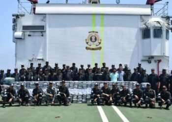 Drug cartels worth Rs 1800 cr seized near Gujarat Coast