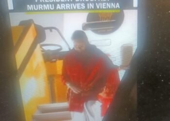 Debate Erupts in Manipur Over Prez Murmu’s Shawl in Vienna