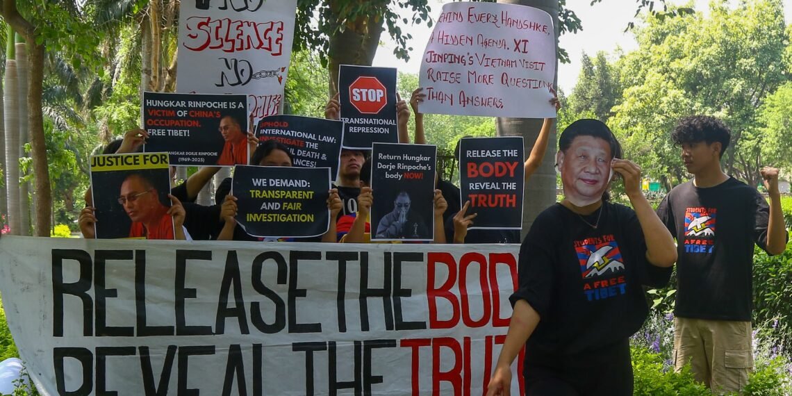 Tibetans protest in Delhi