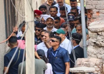 Rahul Visits Poonch; Meets Families Affected by Pak Shelling