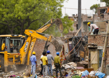 Taimoor Nagar, Delhi: Illegal Houses Razed For Drain Access!