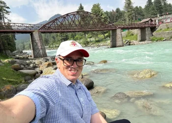 Omar Abdullah: CM: LG Responsible for Tourist Security