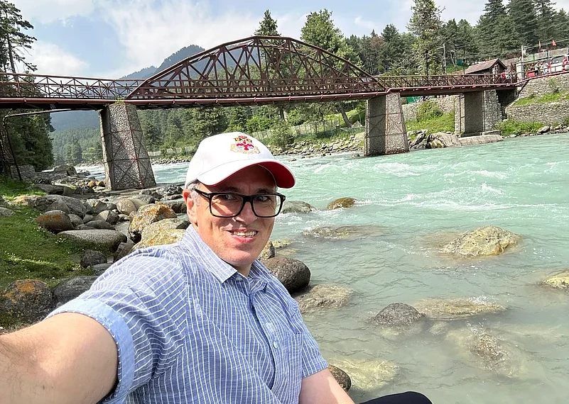 Omar Abdullah: CM: LG Responsible for Tourist Security