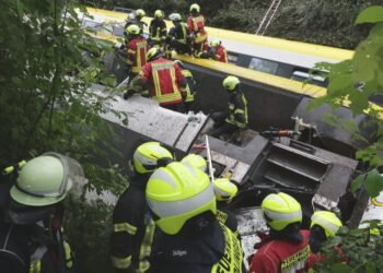 Train Derails in Germany, 3 Dead, Dozens Injured