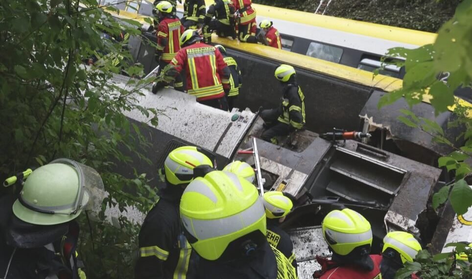Train Derails in Germany, 3 Dead, Dozens Injured