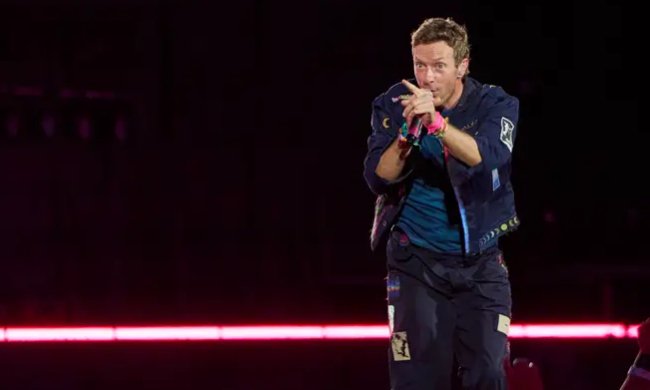 chris martin during the kiss cam scandal