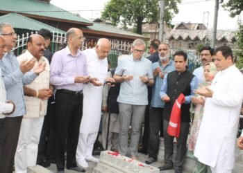 Omar Scales Wall, Defies Restrictions to Pay Tribute to 1931 Martyrs