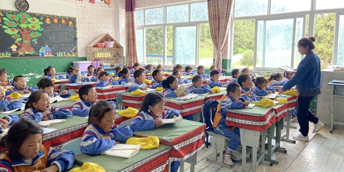 Chinese boarding school for Tibet children