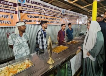 Pilgrims Defy Terror, Throng Jammu for Amarnath Yatra