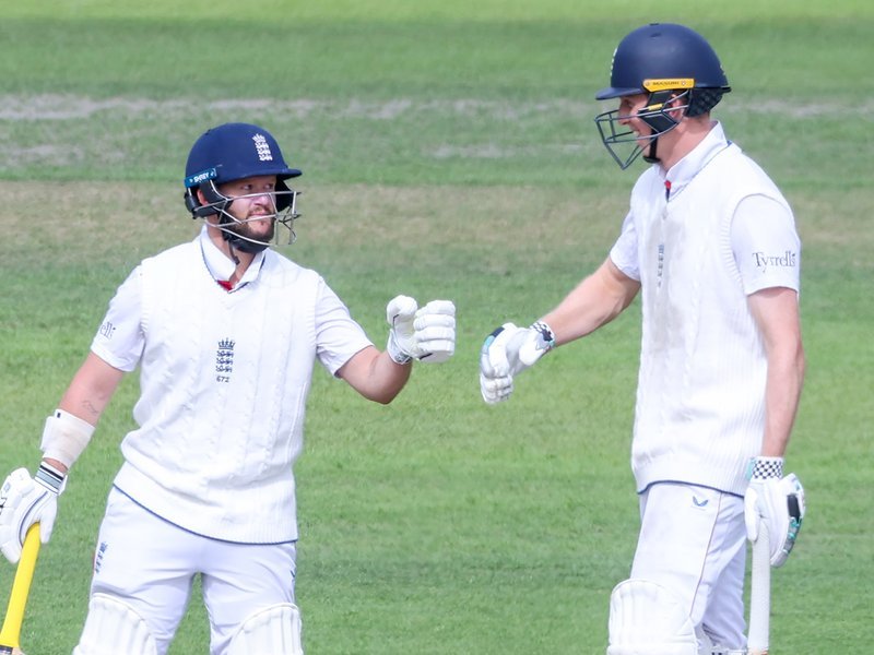 Ben Duckett and Zak Crawley add 166 off 195 balls for the first wicket
