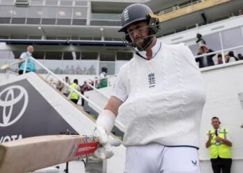 Oval Test: Chris Woakes’ Heroic ‘One-Handed’ Batting Moment Wins Hearts