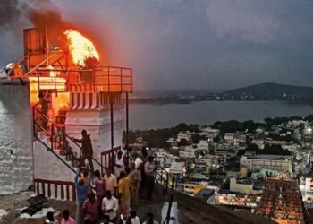 Madurai HC Backs Lighting of Karthigai Deepam, Restricts Public Access