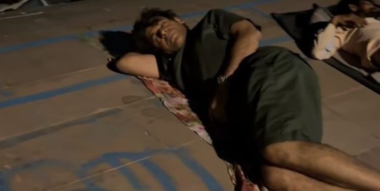 Sunil Grover Sleeps Under the Stars at Rishikesh’s Triveni Ghat, Wins Hearts with His Simplicity- Power Corridors