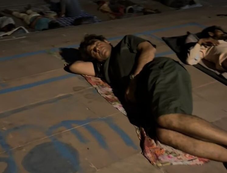 Sunil Grover Sleeps Under the Stars at Rishikesh’s Triveni Ghat, Wins Hearts with His Simplicity- Power Corridors