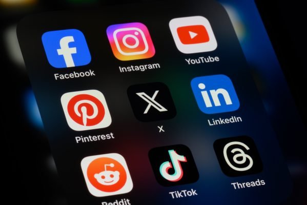 UAE Sets 15 as Minimum Age for Social Media Use
