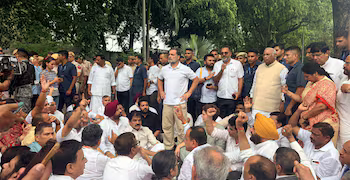 Delhi Police Forcibly Remove Rahul, Priyanka, and Akhilesh Yadav from Protest Outside PM Modi’s Residence