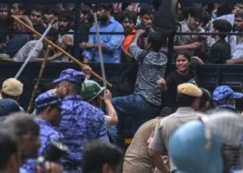 Ex-Bureaucrats Slam Police Action on Students, Seek Judicial Probe