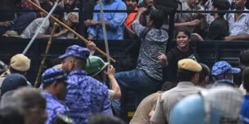 Fresh Clashes Rock Jantar Mantar, Internet Suspended
