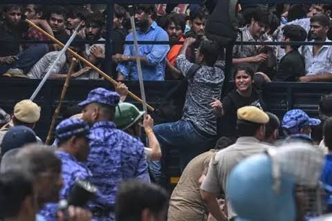 Fresh Clashes Rock Jantar Mantar, Internet Suspended